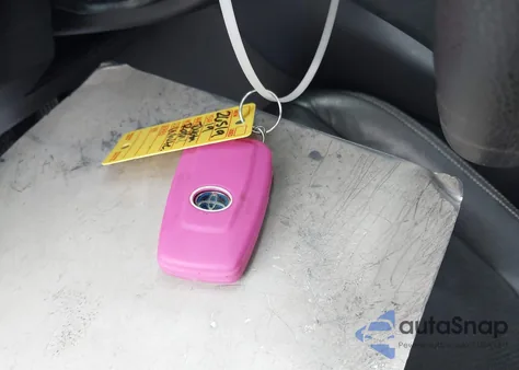 2019 Toyota Rav4 Hybrid Xle z USA, uszkodzony, nr VIN JTMRWRFV4KD007378